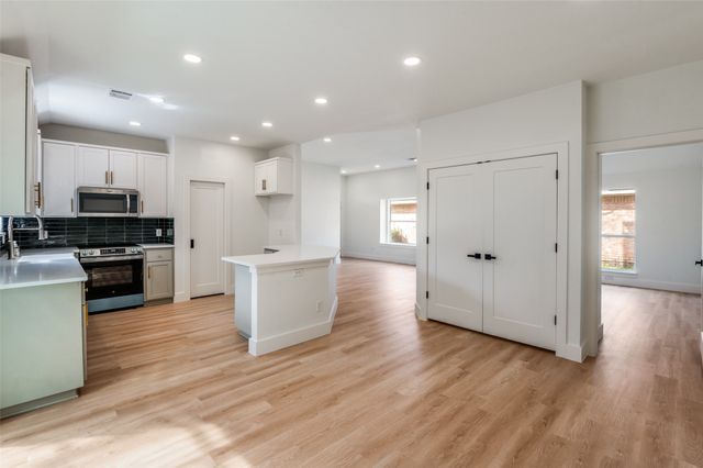 2207 Arbor Creek Drive, Carrollton, TX 75010