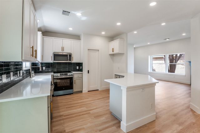 2207 Arbor Creek Drive, Carrollton, TX 75010