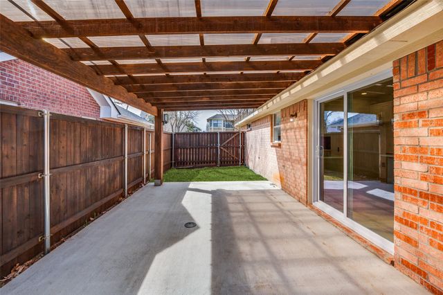 2207 Arbor Creek Drive, Carrollton, TX 75010