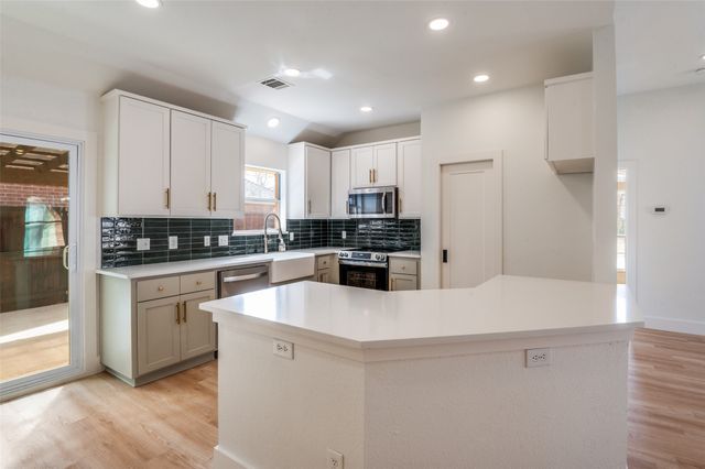 2207 Arbor Creek Drive, Carrollton, TX 75010