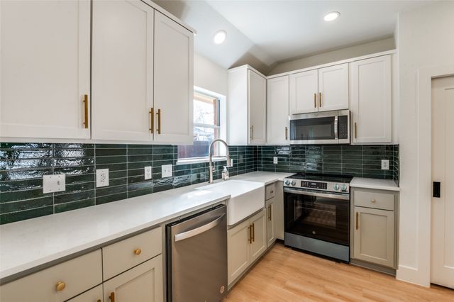 2207 Arbor Creek Drive, Carrollton, TX 75010