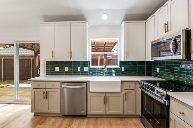 2207 Arbor Creek Drive, Carrollton, TX 75010