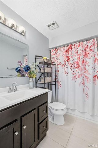 14 Lantern Lane, Lake St Louis, MO 63367