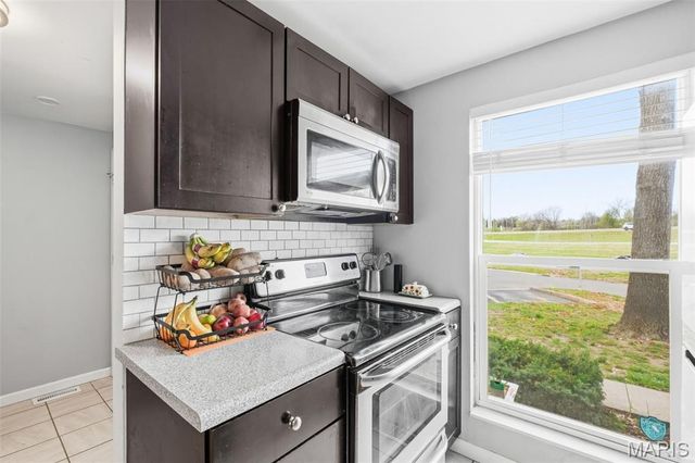 14 Lantern Lane, Lake St Louis, MO 63367