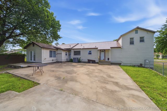 429 E 19th Street, Okmulgee, OK 74447