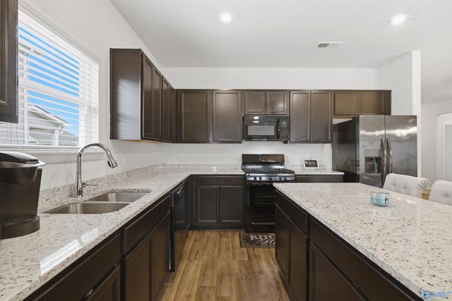 30107 Plantation Park Drive NW, Harvest, AL 35749