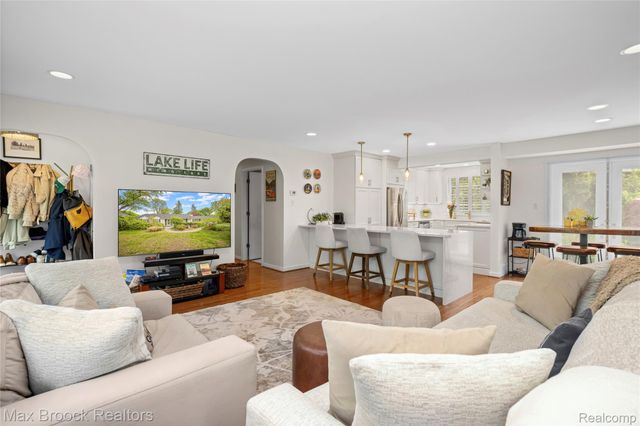 6485 Thurber Road, Bloomfield Hills, MI 48301