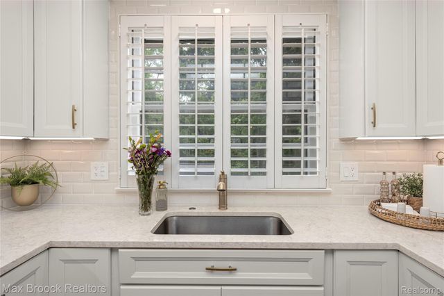 6485 Thurber Road, Bloomfield Hills, MI 48301