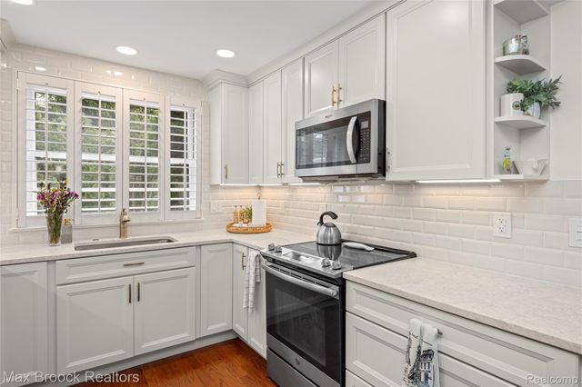 6485 Thurber Road, Bloomfield Hills, MI 48301