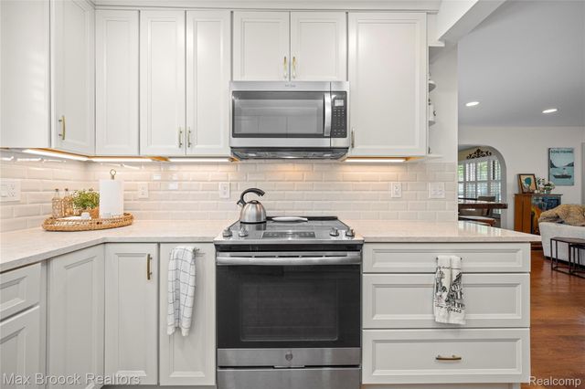 6485 Thurber Road, Bloomfield Hills, MI 48301