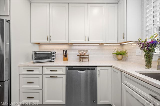 6485 Thurber Road, Bloomfield Hills, MI 48301