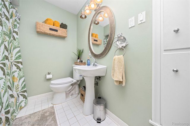 6485 Thurber Road, Bloomfield Hills, MI 48301