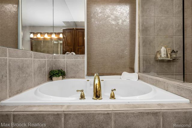 6485 Thurber Road, Bloomfield Hills, MI 48301