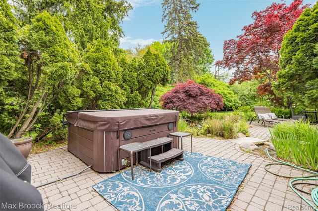 6485 Thurber Road, Bloomfield Hills, MI 48301