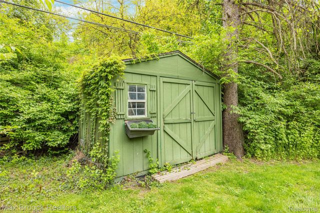 6485 Thurber Road, Bloomfield Hills, MI 48301