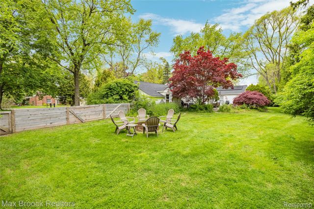 6485 Thurber Road, Bloomfield Hills, MI 48301