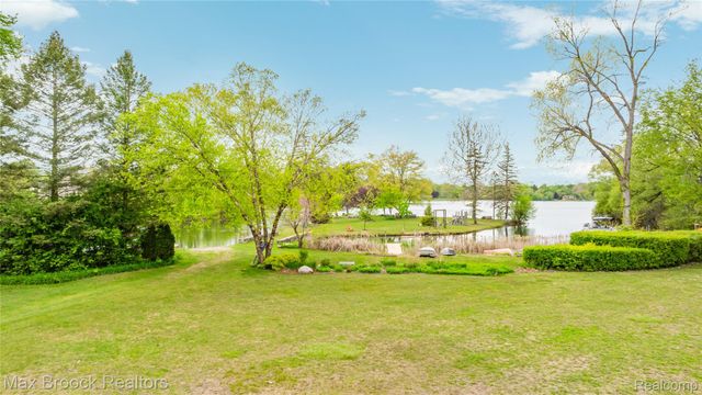6485 Thurber Road, Bloomfield Hills, MI 48301