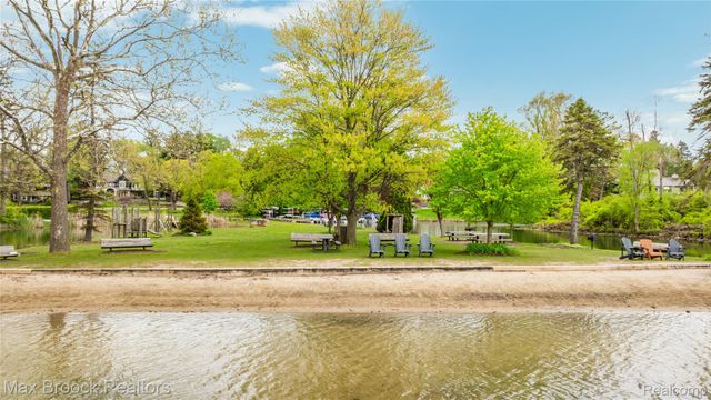 6485 Thurber Road, Bloomfield Hills, MI 48301