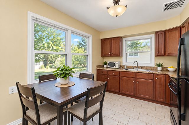 16100 Circle Drive, Markham, IL 60428