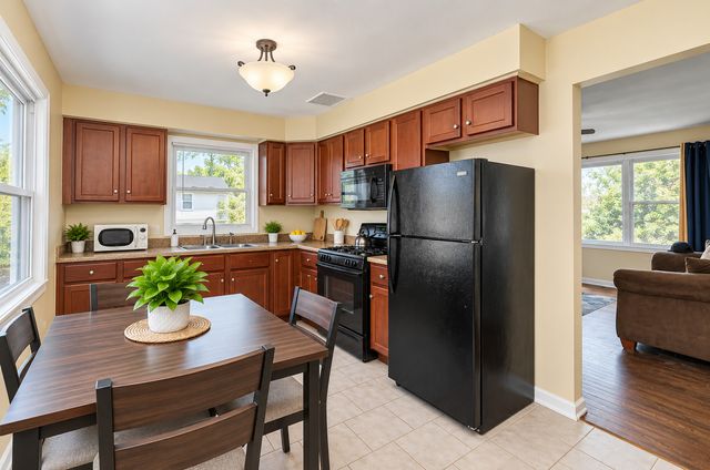16100 Circle Drive, Markham, IL 60428