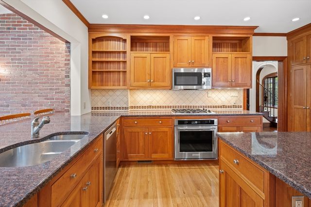 81 Brackett Rd, Newton, MA 02458