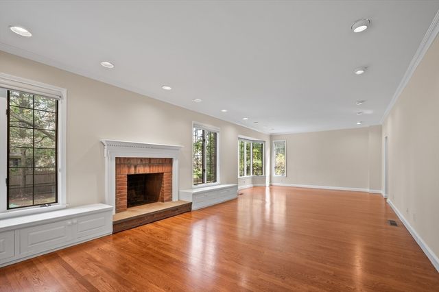 81 Brackett Rd, Newton, MA 02458