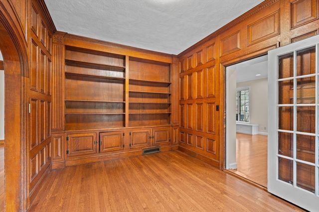 81 Brackett Rd, Newton, MA 02458