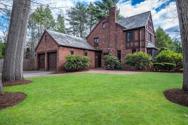 81 Brackett Rd, Newton, MA 02458