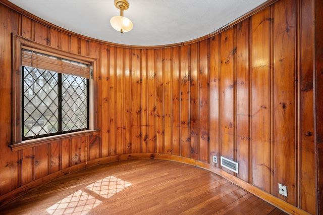 81 Brackett Rd, Newton, MA 02458