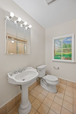 81 Brackett Rd, Newton, MA 02458