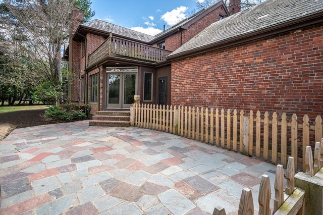 81 Brackett Rd, Newton, MA 02458