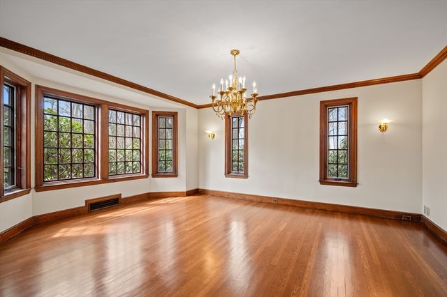 81 Brackett Rd, Newton, MA 02458