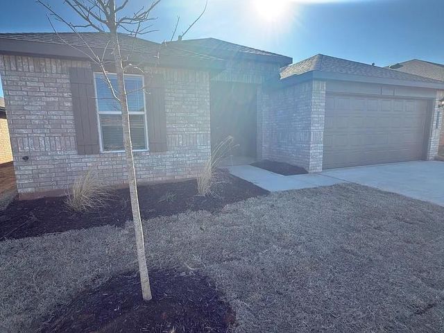 2924 Firefly Drive, Yukon, OK 73099