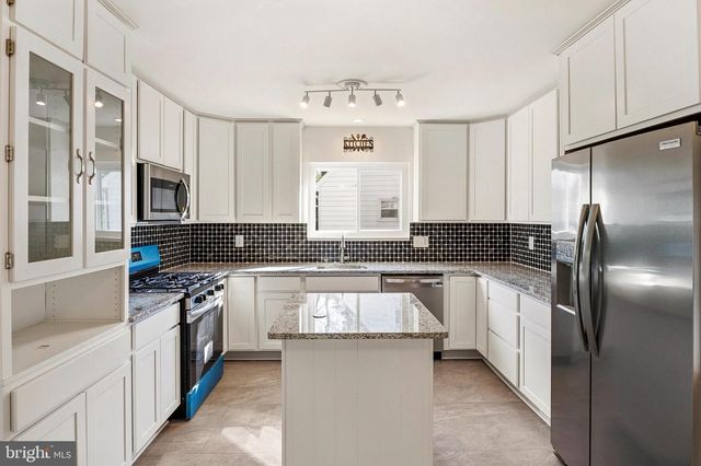 1219 REDCLIFFE, Catonsville, MD 21228
