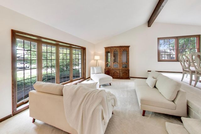 2620 N Phelps Avenue, Arlington Heights, IL 60004