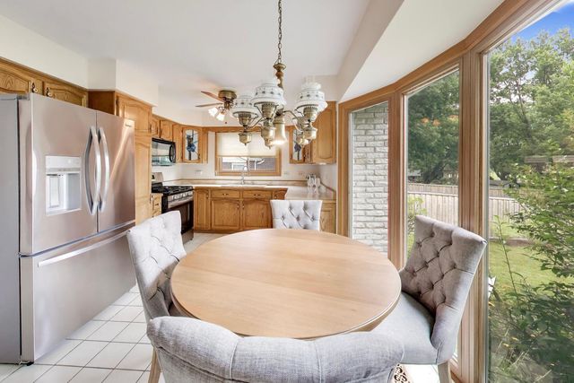 2620 N Phelps Avenue, Arlington Heights, IL 60004