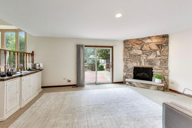 2620 N Phelps Avenue, Arlington Heights, IL 60004