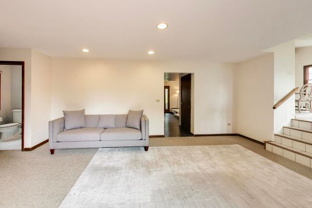 2620 N Phelps Avenue, Arlington Heights, IL 60004