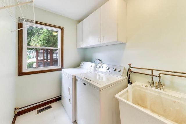 2620 N Phelps Avenue, Arlington Heights, IL 60004