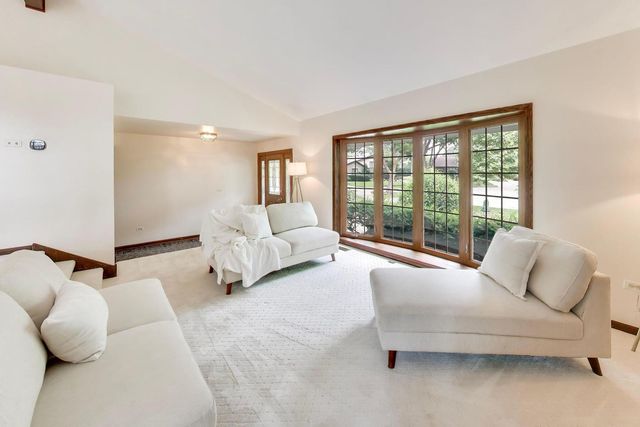 2620 N Phelps Avenue, Arlington Heights, IL 60004