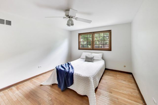 2620 N Phelps Avenue, Arlington Heights, IL 60004