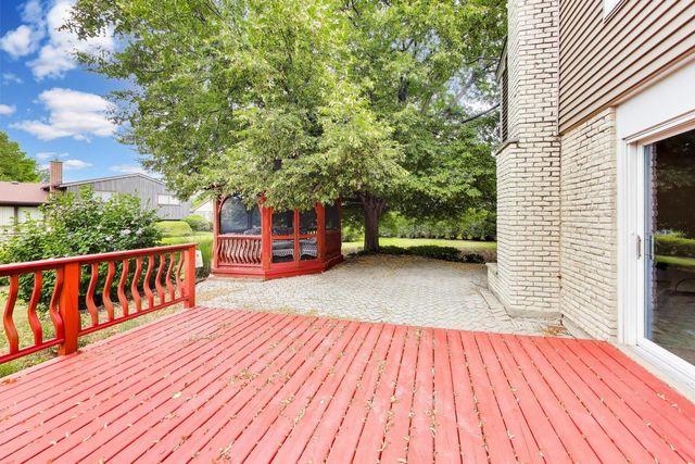 2620 N Phelps Avenue, Arlington Heights, IL 60004