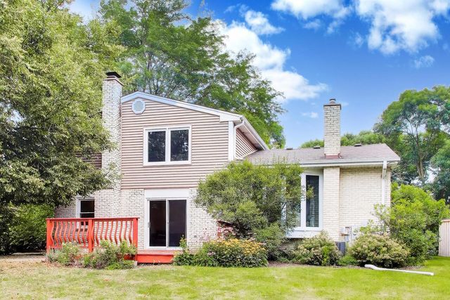 2620 N Phelps Avenue, Arlington Heights, IL 60004