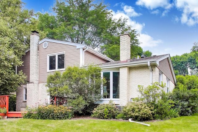 2620 N Phelps Avenue, Arlington Heights, IL 60004
