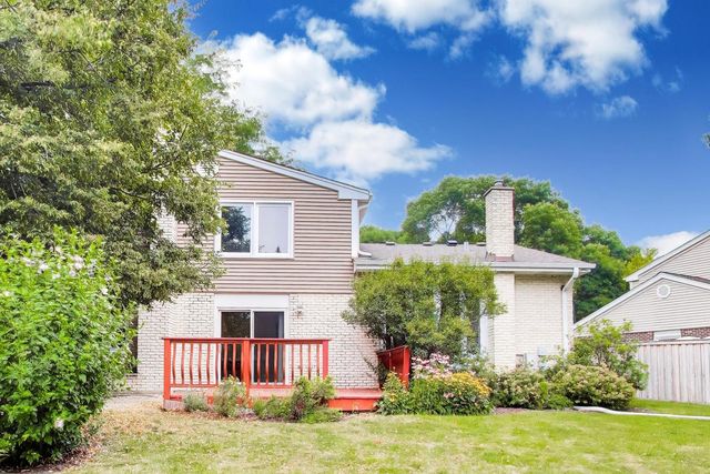 2620 N Phelps Avenue, Arlington Heights, IL 60004