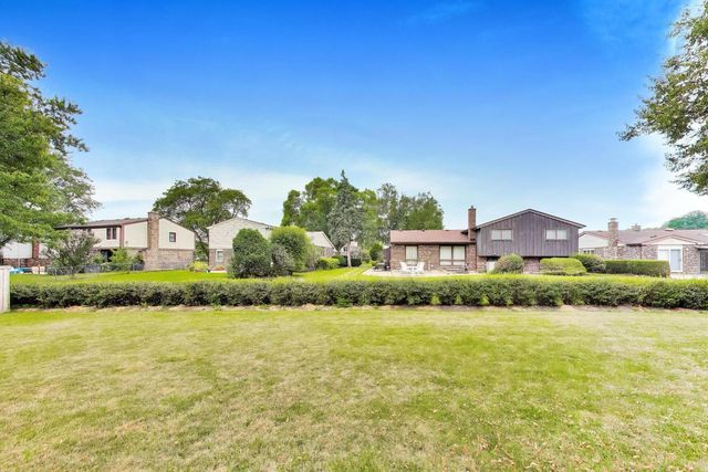 2620 N Phelps Avenue, Arlington Heights, IL 60004