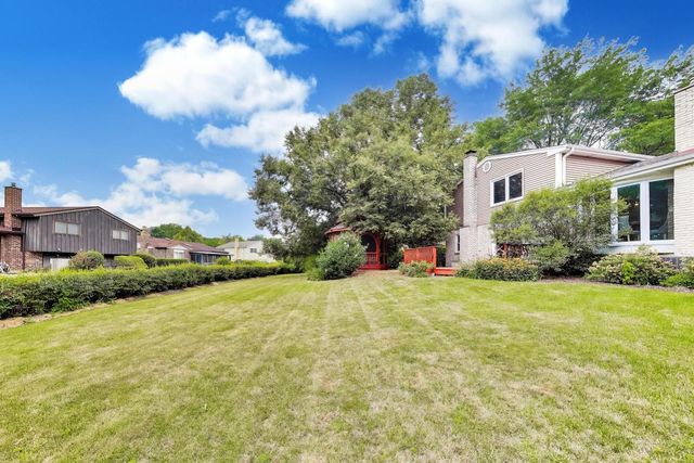 2620 N Phelps Avenue, Arlington Heights, IL 60004