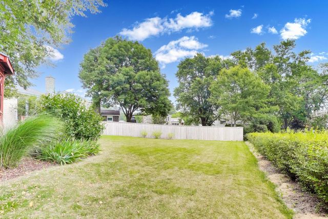 2620 N Phelps Avenue, Arlington Heights, IL 60004