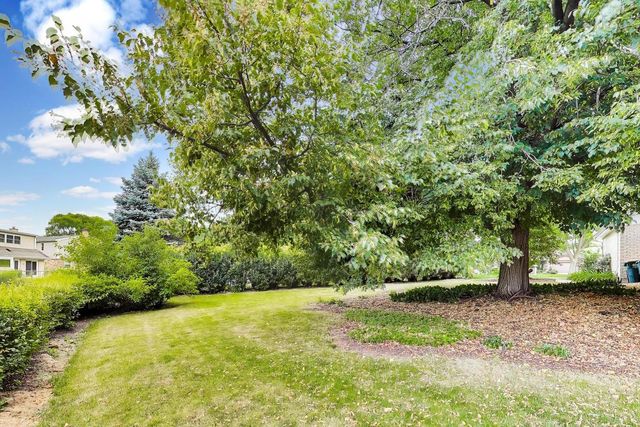 2620 N Phelps Avenue, Arlington Heights, IL 60004