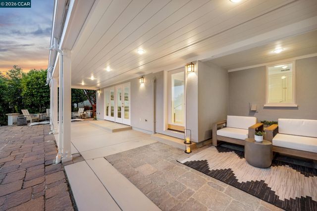 15 Los Dedos, Orinda, CA 94563